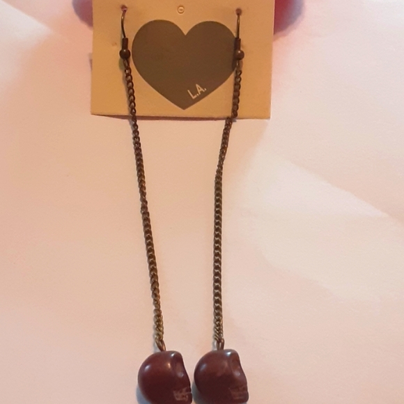 Nwt Brandy Melville color gold and red skull dangle earrings - Picture 1 of 3